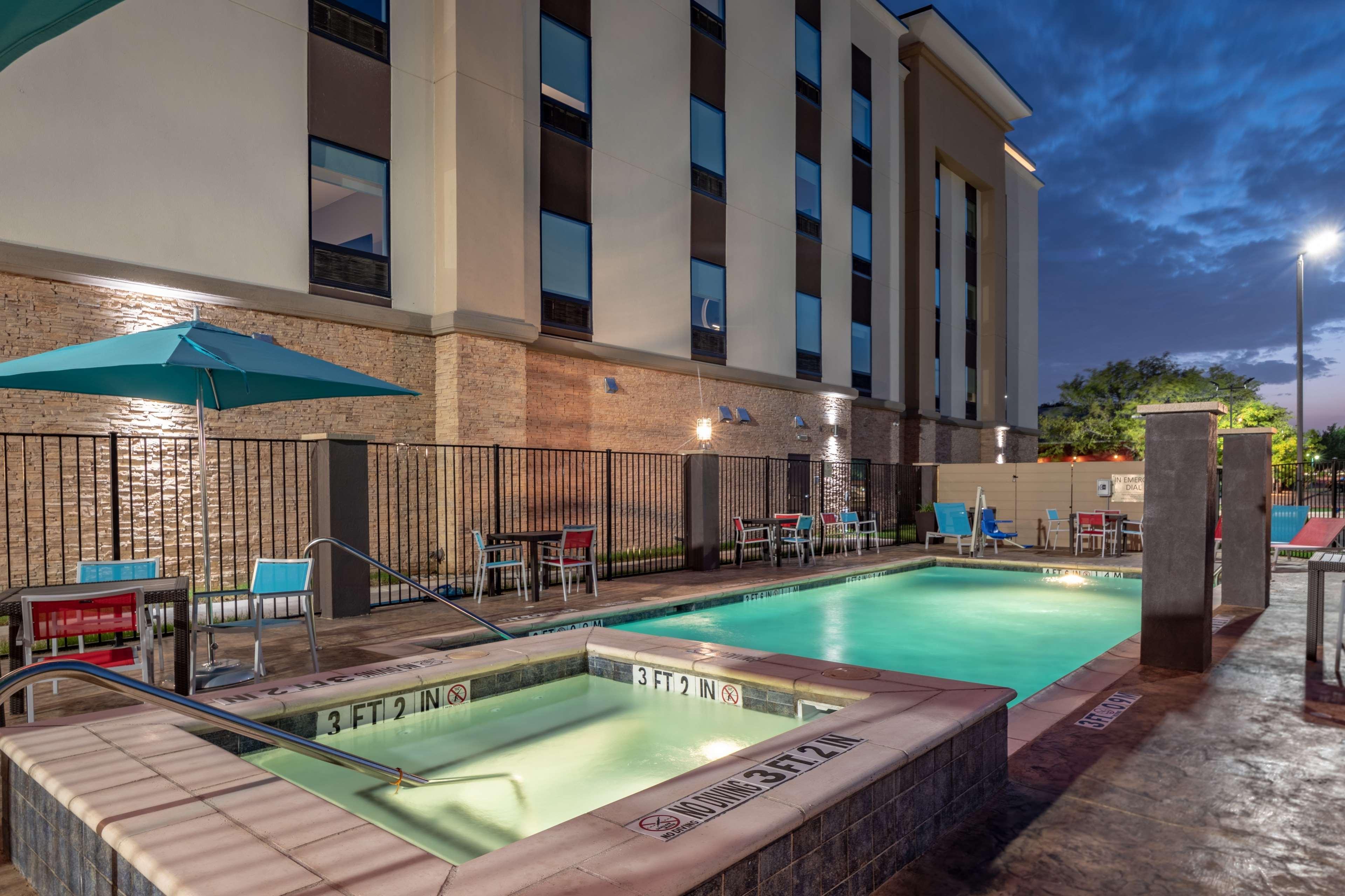 Hampton Inn & Suites Dallas/Plano Central Bagian luar foto