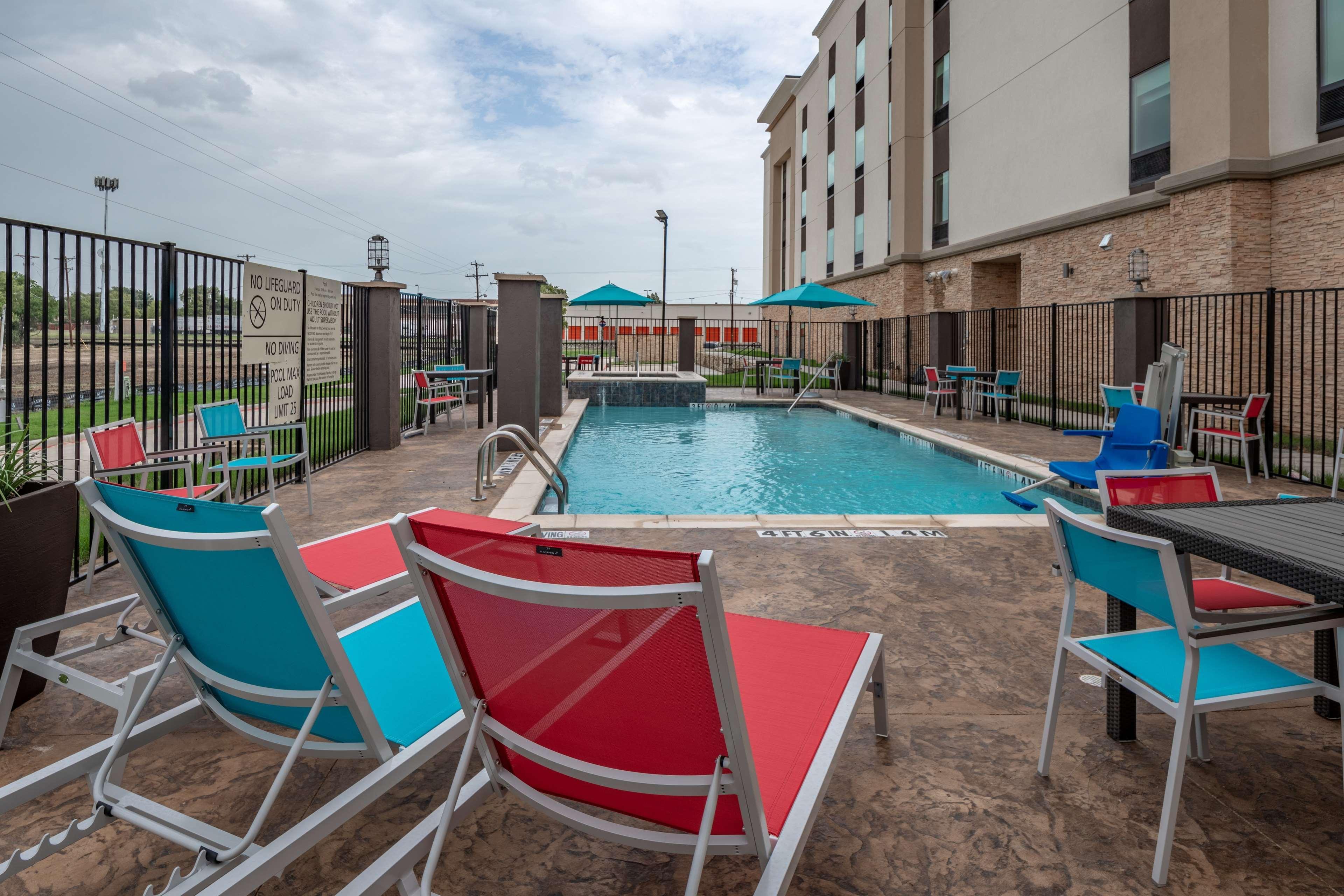 Hampton Inn & Suites Dallas/Plano Central Bagian luar foto