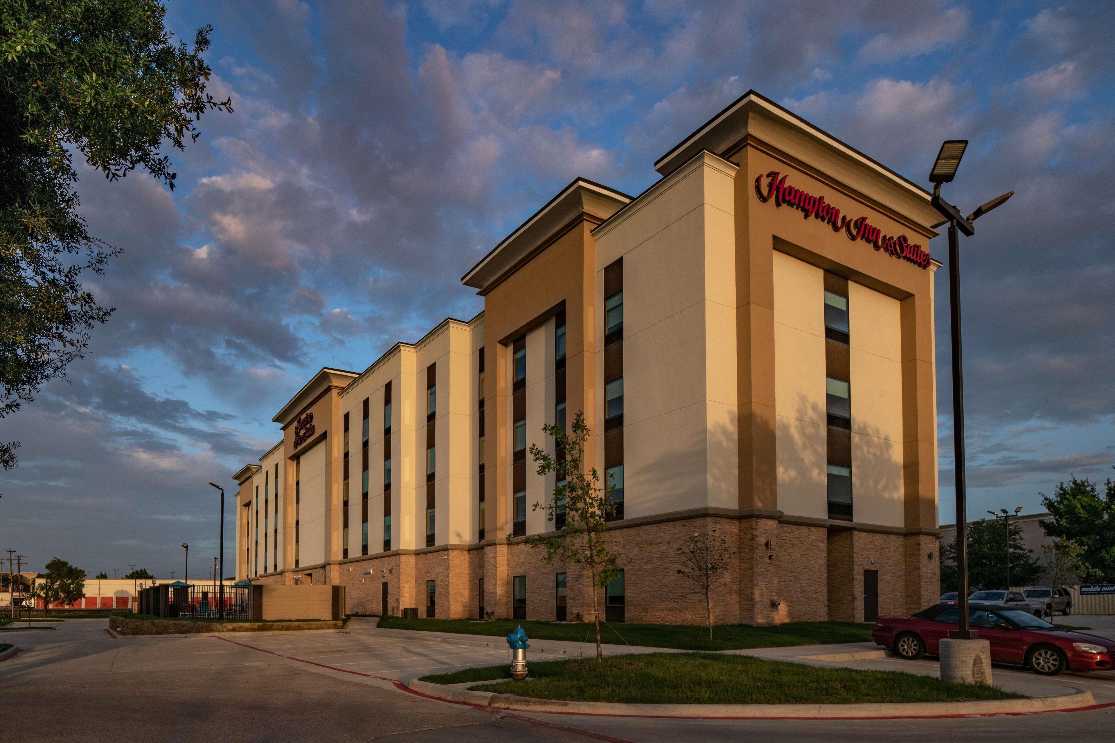 Hampton Inn & Suites Dallas/Plano Central Bagian luar foto