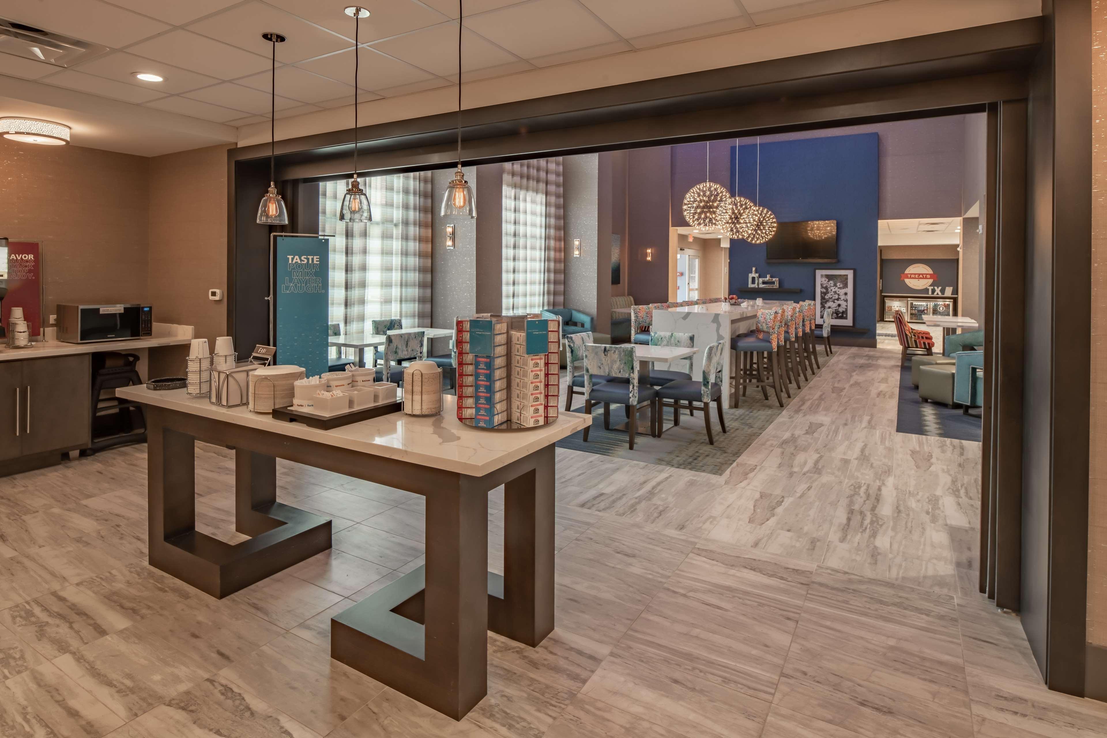 Hampton Inn & Suites Dallas/Plano Central Bagian luar foto