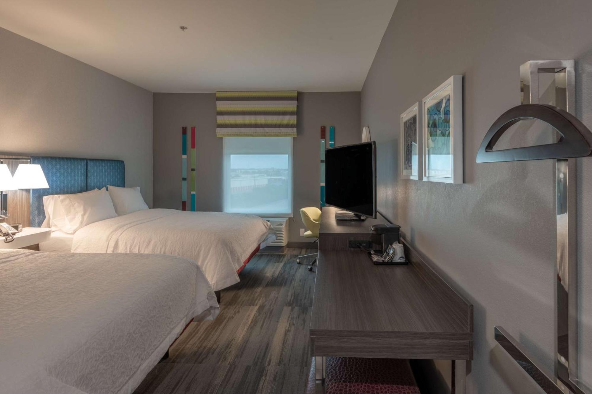 Hampton Inn & Suites Dallas/Plano Central Bagian luar foto