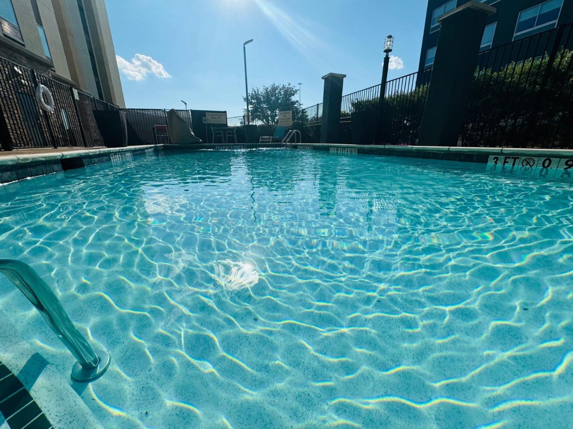 Hampton Inn & Suites Dallas/Plano Central Bagian luar foto