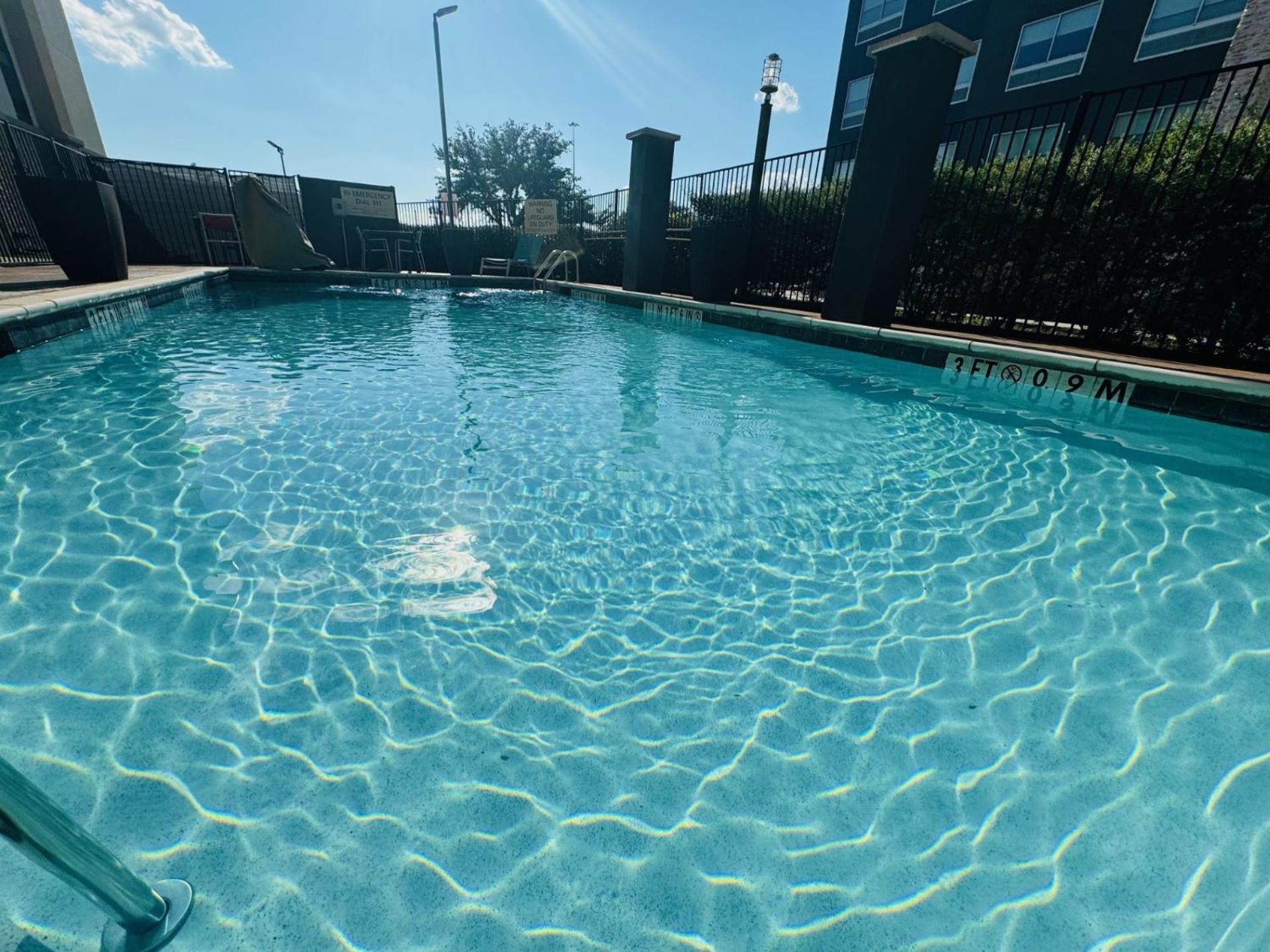 Hampton Inn & Suites Dallas/Plano Central Bagian luar foto